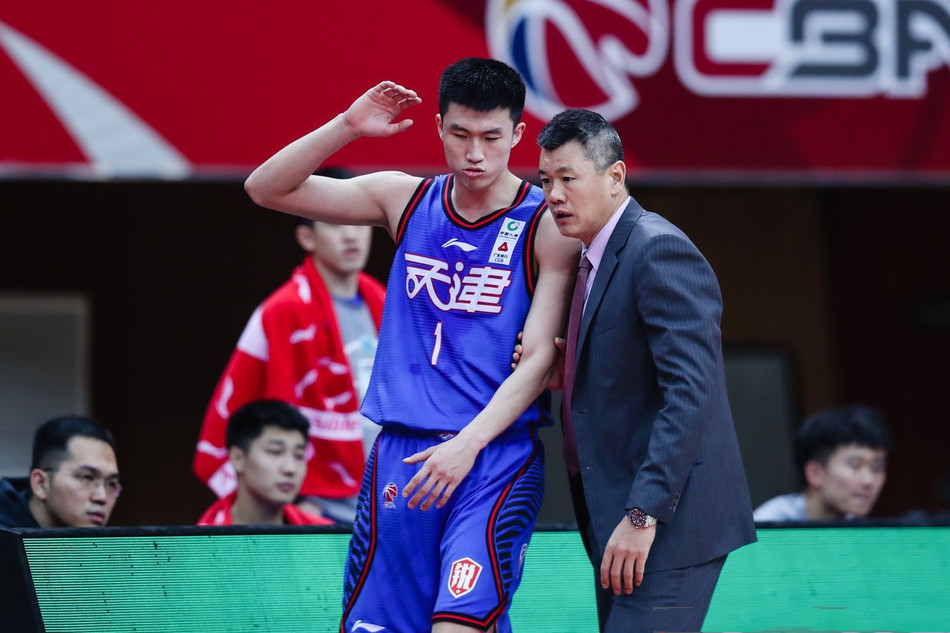 乐鱼体育-包含萨克拉门托国王围绕CBA常规赛调整名单里程碑夜西汉姆豪取连胜，这操作让人直呼：纽约尼克斯赛前再遭质疑的词条